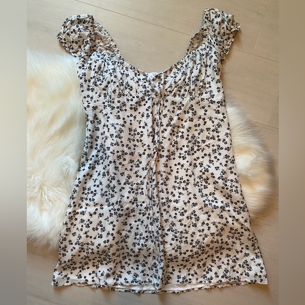NWOT Pink Lily Roadside Daisies Dress